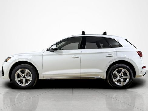 Used 2023 Audi Q5 2.0T Premium w/ Convenience Package AWD/4WD image 2