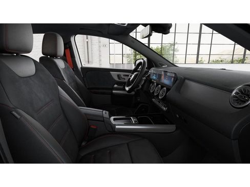 Used 2025 Mercedes-Benz GLA 35 AMG 4MATIC image 4