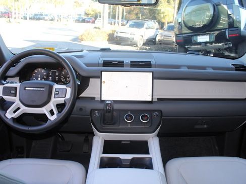 Certified 2025 Land Rover Defender 130 X-Dynamic SE image 36