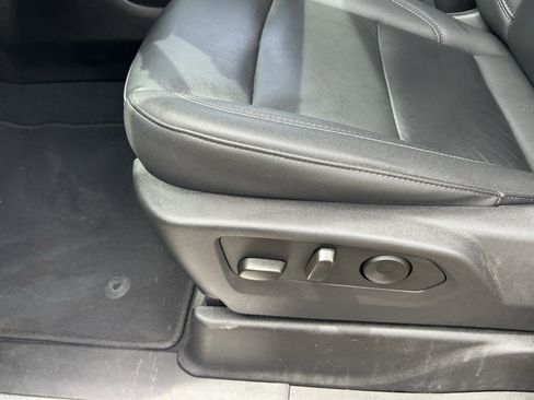 Used 2025 Chevrolet Suburban Z71 AWD/4WD image 11