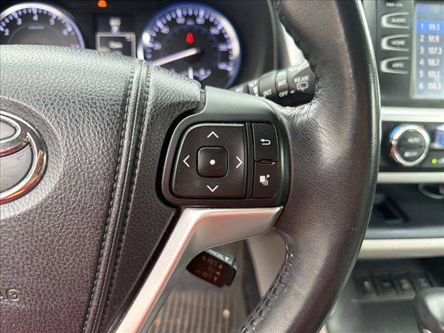 Used 2014 Toyota Highlander XLE AWD/4WD image 19