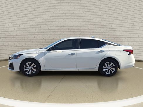 Used 2025 Nissan Altima 2.5 S image 8