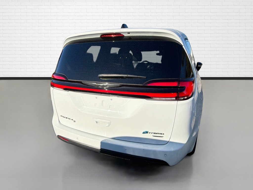Used 2023 Chrysler Pacifica Limited w/ S Appearance Package FWD image 6