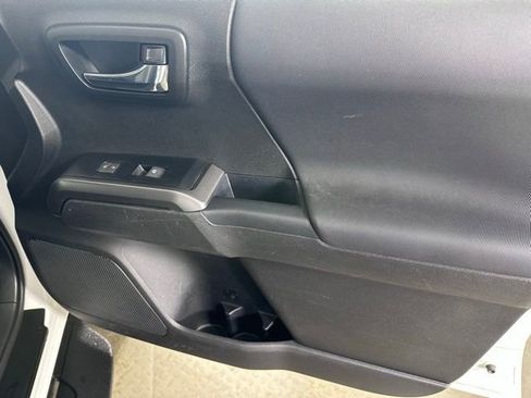 Used 2021 Toyota Tacoma TRD Sport w/ Technology Package image 9