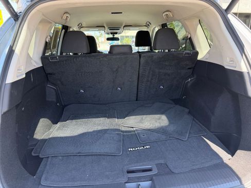 Used 2025 Nissan Rogue SV FWD image 33