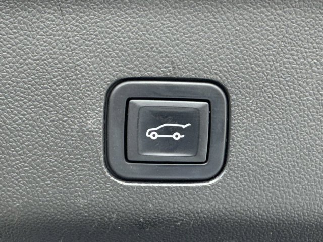 Used 2022 Cadillac Escalade Luxury RWD image 14