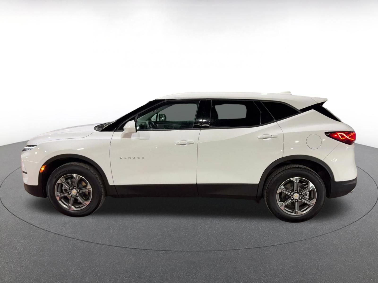 Used 2026 Chevrolet Blazer LT AWD/4WD image 8