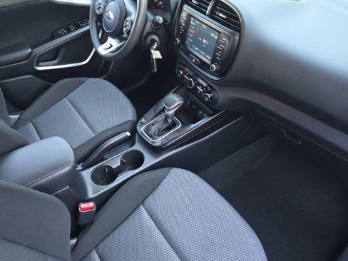 Used 2021 Kia Soul LX FWD image 16