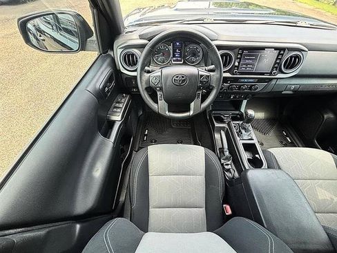 Used 2021 Toyota Tacoma TRD Sport AWD/4WD image 12