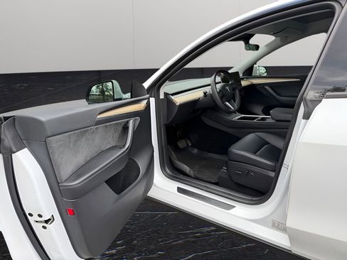 Used 2023 Tesla Model Y Long Range AWD/4WD image 15