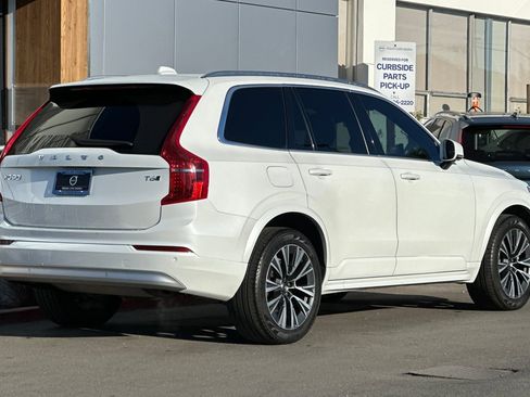 Used 2022 Volvo XC90 T6 Momentum w/ Advanced Package image 2