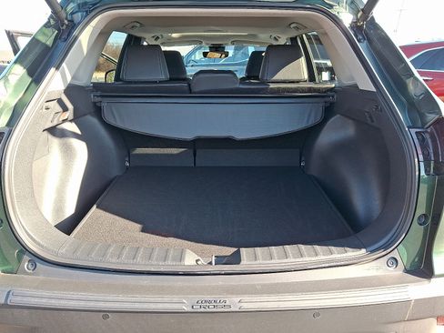 Used 2022 Toyota Corolla Cross XLE w/ Convenience Package image 28