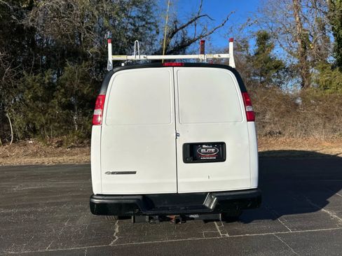 Used 2017 Chevrolet Express 2500 image 10