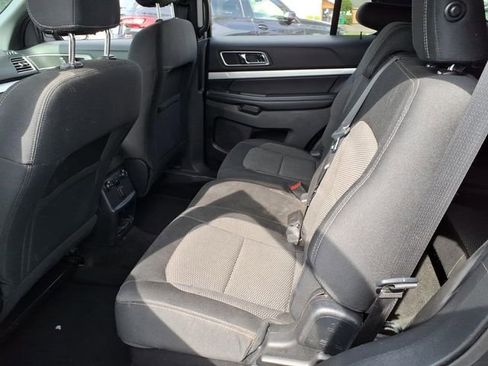 Used 2017 Ford Explorer XLT w/ Equipment Group 201A AWD/4WD image 6