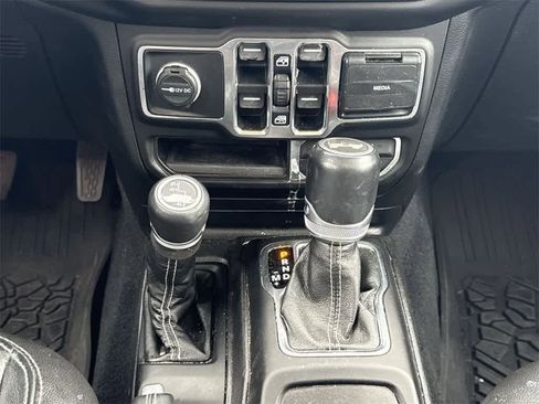 Used 2020 Jeep Wrangler Unlimited Sahara image 16