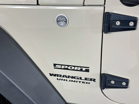 Used 2017 Jeep Wrangler Unlimited Sport w/ Quick Order Package 24S AWD/4WD image 23