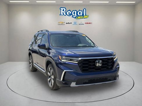 Used 2025 Honda Pilot Elite image 1