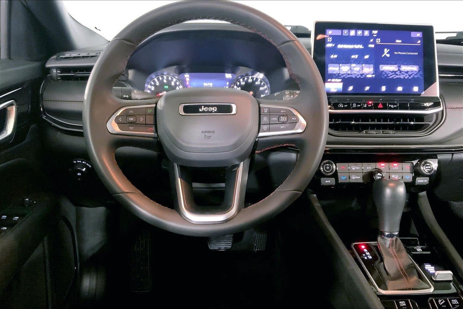 Used 2025 Jeep Compass Trailhawk AWD/4WD image 5