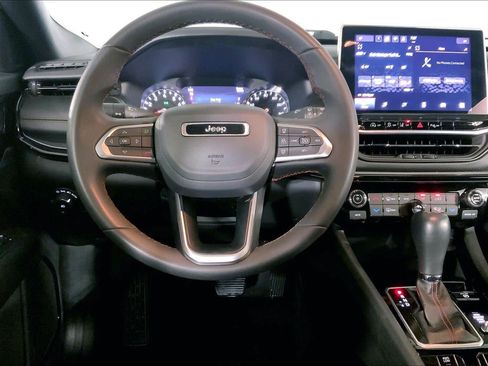 Used 2025 Jeep Compass Trailhawk AWD/4WD image 5