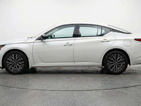 Used 2025 Nissan Altima 2.5 SV FWD image 5