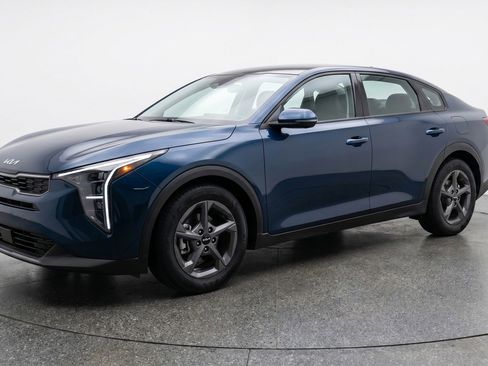 Used 2025 Kia K4 LXS image 2