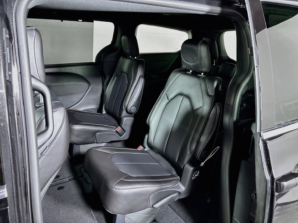 New 2026 Chrysler Pacifica Select AWD/4WD image 18