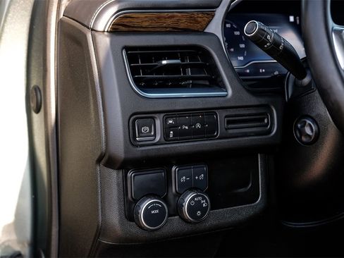 Used 2023 Chevrolet Suburban Premier image 27