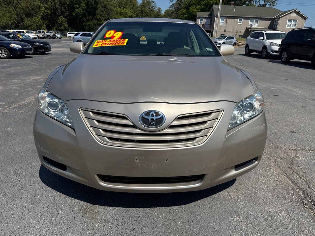 Used 2009 Toyota Camry LE FWD image 3