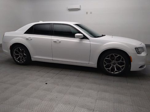 Used 2018 Chrysler 300 S RWD image 11