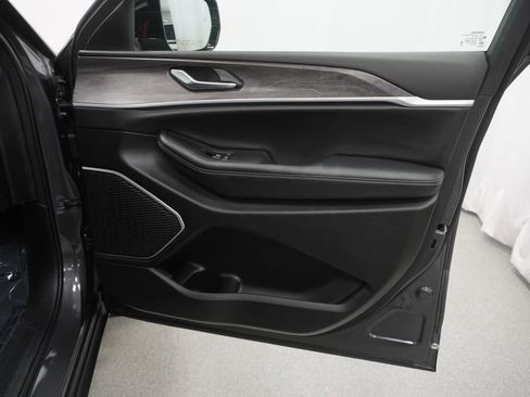 Certified 2025 Jeep Grand Cherokee L Limited w/ Luxury Tech Group II image 48