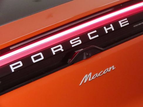 Certified 2025 Porsche Macan Electric RWD image 12