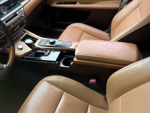 Used 2017 Lexus ES 350 FWD image 2