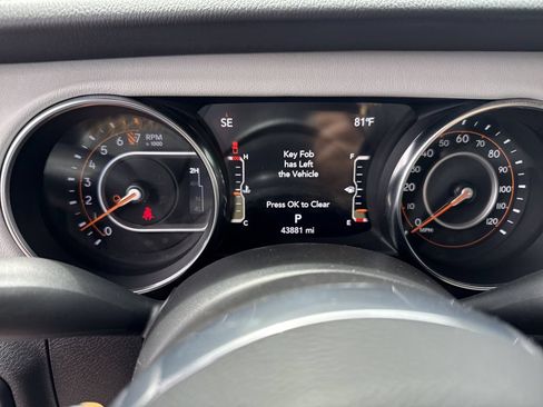 Used 2021 Jeep Gladiator Overland AWD/4WD image 25