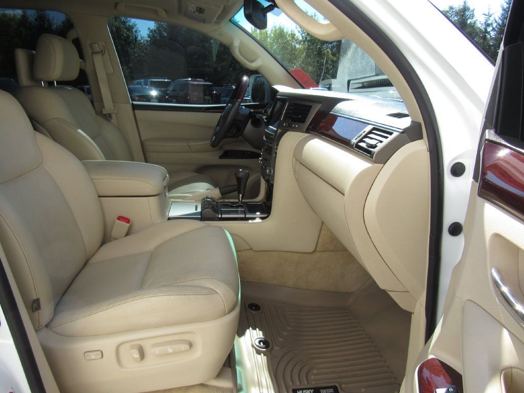 Used 2015 Lexus LX 570 4WD w/ Luxury Package image 18