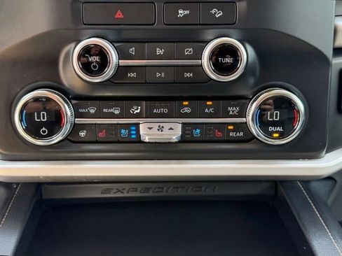 Used 2022 Ford Expedition XLT AWD/4WD image 30