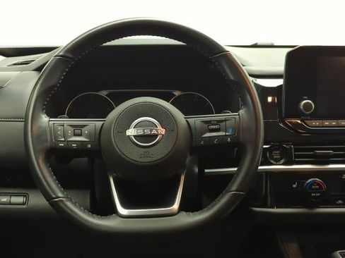 Used 2025 Nissan Pathfinder SV image 17