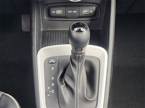 Certified 2022 Hyundai Venue Limited image 18