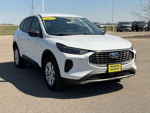 Used 2025 Ford Escape Active AWD/4WD image 3
