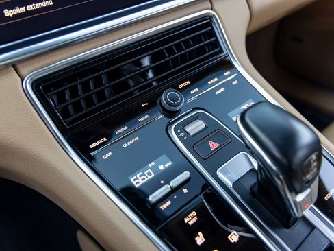 Certified 2022 Porsche Panamera image 38