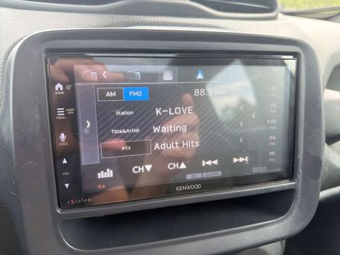 Used 2018 Jeep Renegade Limited w/ UConnect 8.4 Nav Group AWD/4WD image 19