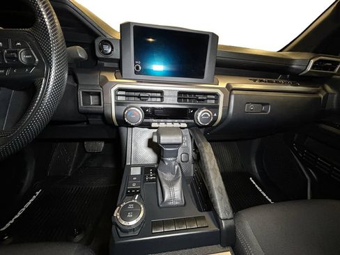 Used 2024 Toyota Tacoma SR5 AWD/4WD image 11