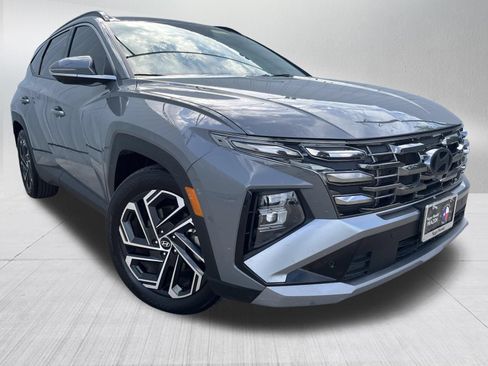 Used 2025 Hyundai Tucson Limited FWD image 3