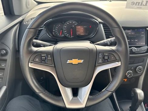 Used 2022 Chevrolet Trax LT w/ LT Convenience Package image 17