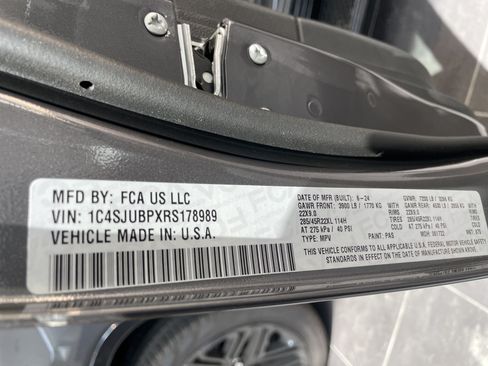Used 2024 Jeep Wagoneer Series II RWD image 38