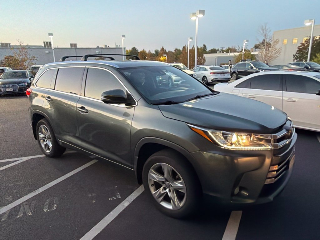 Used 2017 Toyota Highlander Limited AWD/4WD image 2