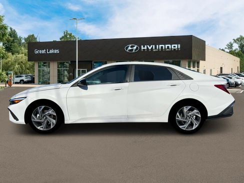 New 2025 Hyundai Elantra Sport FWD image 3