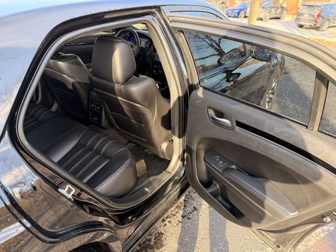 Used 2018 Chrysler 300 S w/ 300S Premium Group image 14