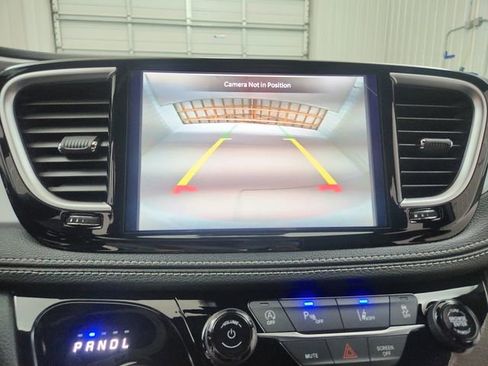 New 2026 Chrysler Pacifica Limited w/ S Appearance Package FWD image 17