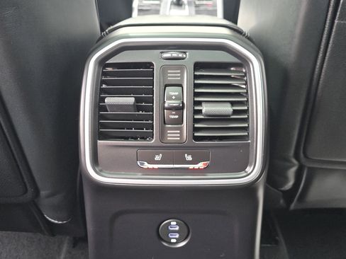 Certified 2023 Porsche Macan AWD/4WD image 20