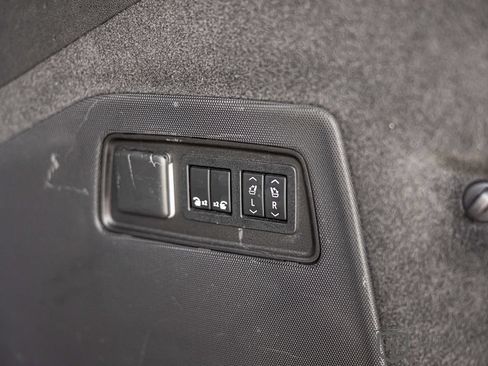 Used 2022 Cadillac Escalade ESV Luxury AWD/4WD image 18